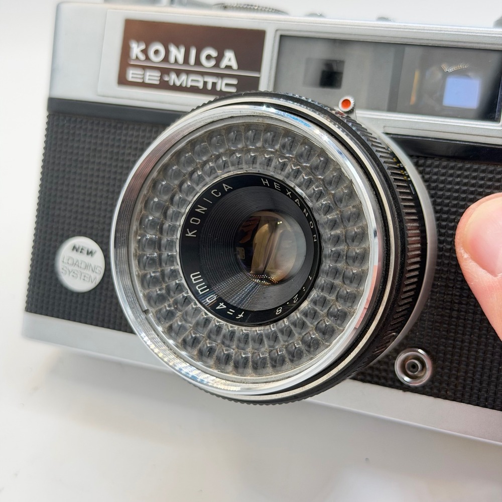 Konica EE-Matic Deluxe 35mm Film Camera Hexanon 40mm f2.8 Lens Vintage Japan - Picture 2 of 11